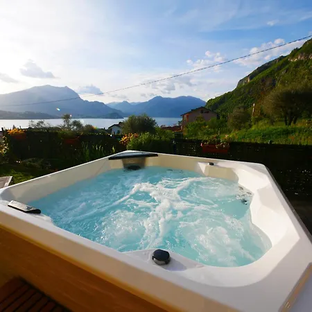 Garden Jacuzzi View Apartmán *