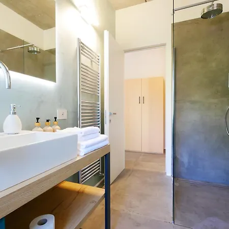 Garden Jacuzzi View Apartment Lierna