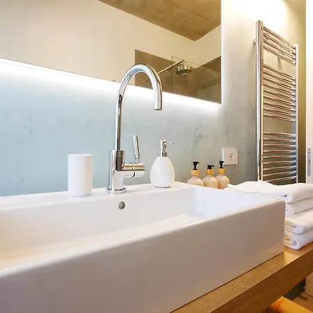 Garden Jacuzzi View Apartment Lierna